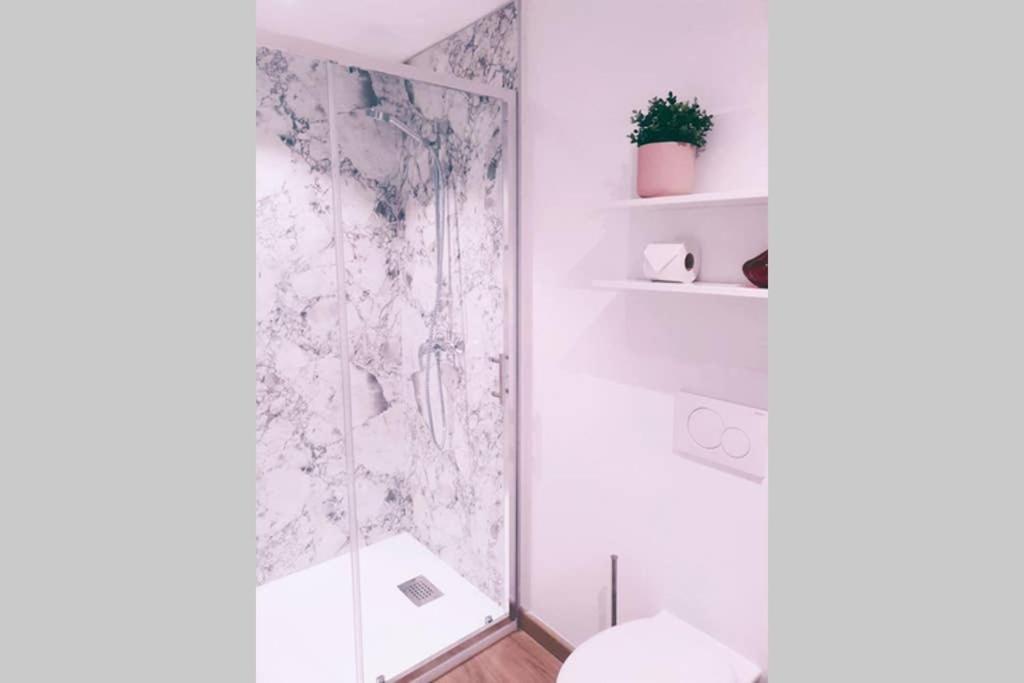 Pink ✓ Position ! Apartment