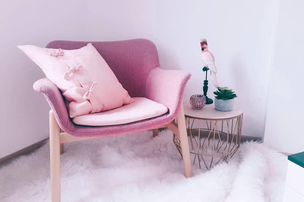 Pink ✓ Position ! Apartment *